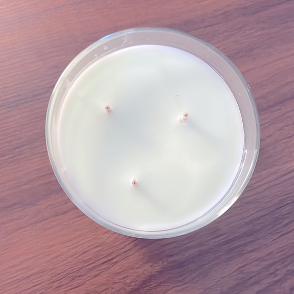 Bath & Body Works Eucalyptus Rain 3 Wick Candle - Brand New! - Picture 6 of 6